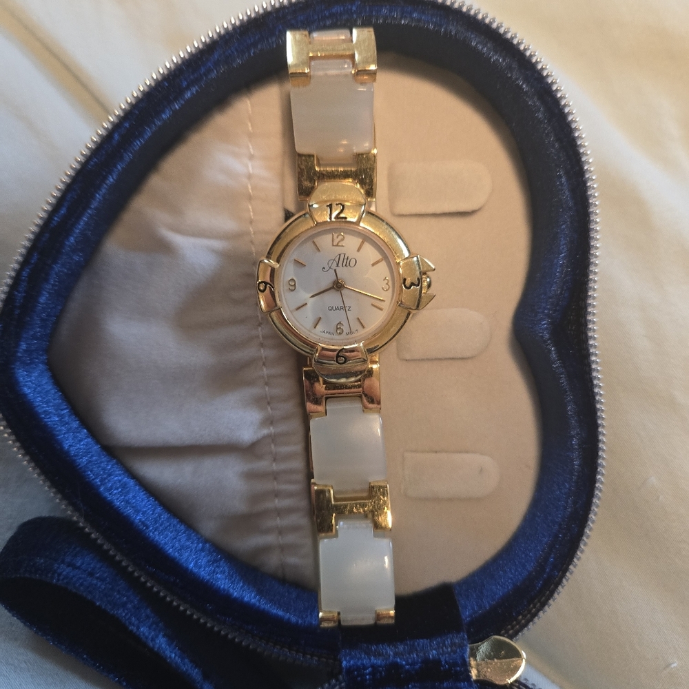 Vintage Ladies Watch - Gold / Ivory +FREE BEAUTY GIFT 🪷